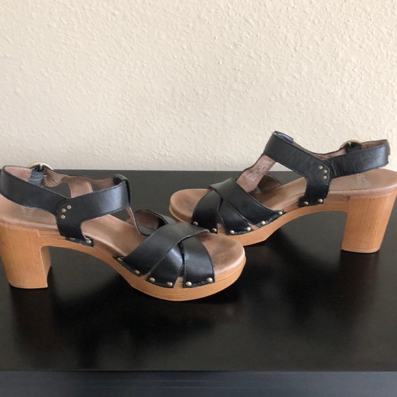Dansko Women's Black Daniela Sandal (Size 41, US 10/10.5) - Picture 5 of 6